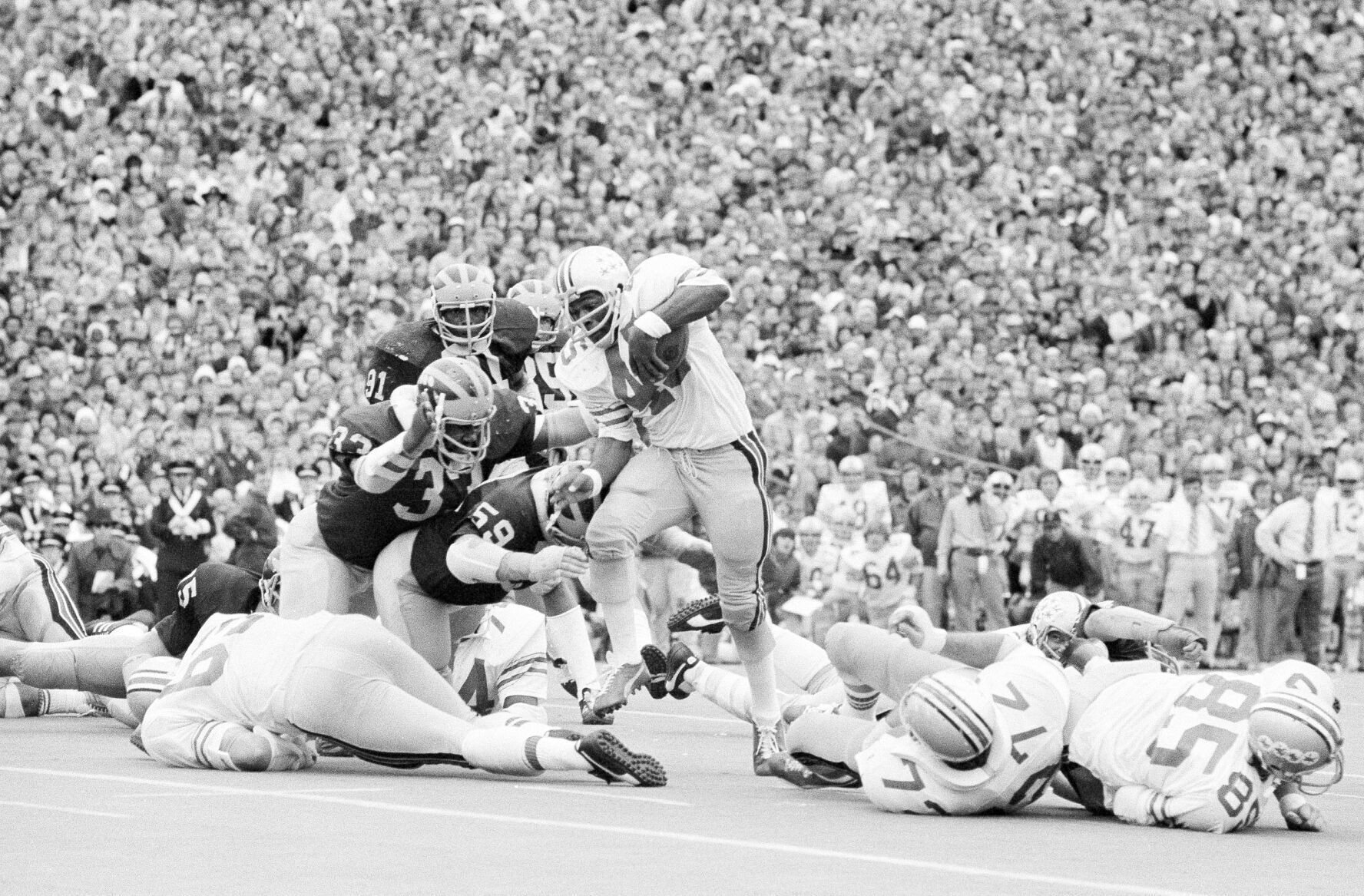 1973: Archie Griffin starts NCAA record string of 31 games rushing for at least 100 yards